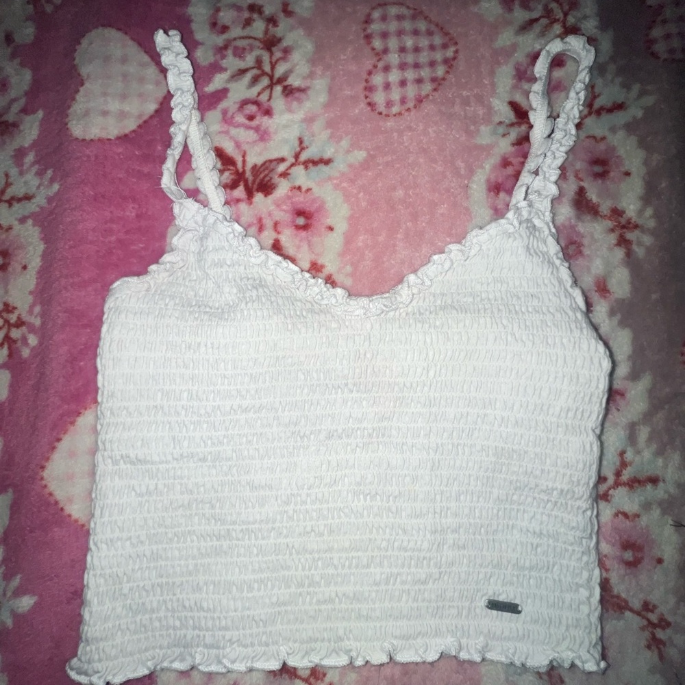 White hollister Women’s cropped cami with silver hollister hardware
